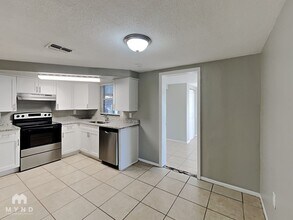 9136 Suffolk Ln in Port Richey, FL - Building Photo - Building Photo