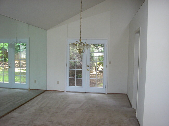 609 Hovey Way in Roseville, CA - Foto de edificio - Building Photo