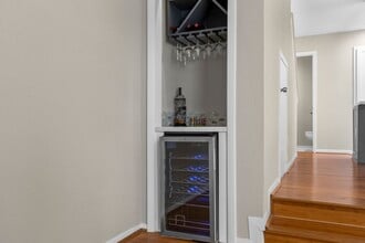 5094 Glenmont Dr in Houston, TX - Foto de edificio - Building Photo