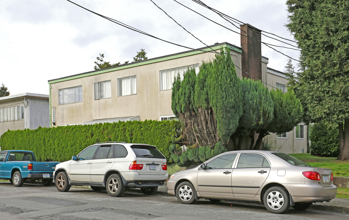 Dowmor in Burnaby, BC - Building Photo