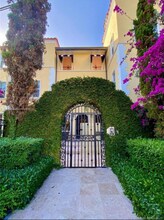 4812 Pine Tree Dr in Miami Beach, FL - Foto de edificio - Building Photo