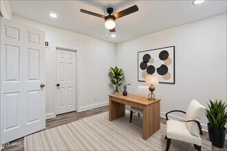 8124 E Whitton Ave in Scottsdale, AZ - Building Photo - Building Photo