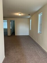 111 Alboran Sea Cir in Sacramento, CA - Building Photo - Building Photo