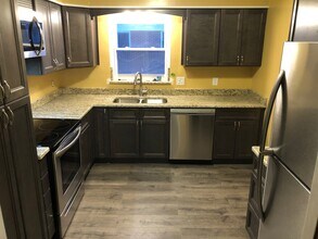 2881 Chamberlain Rd, Unit Upper in Fairlawn, OH - Foto de edificio - Building Photo