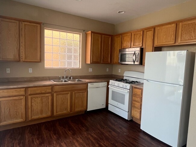 6516 Raven Hall St in North Las Vegas, NV - Building Photo - Building Photo