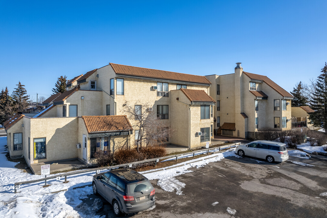 Temple Green in Calgary, AB - Building Photo