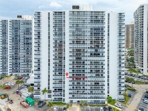 20505 E Country Club Dr in Aventura, FL - Building Photo - Building Photo