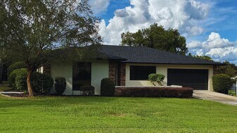 512 Poppell Dr in Lakeland, FL - Building Photo