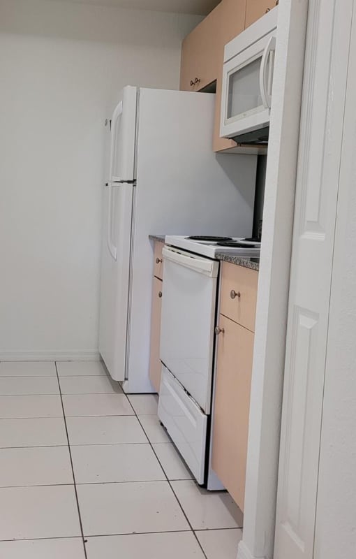 2445 Centergate Dr in Miramar, FL - Building Photo - Building Photo