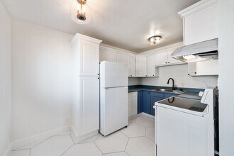 8 Whitmore Pl in Oakland, CA - Building Photo - Building Photo