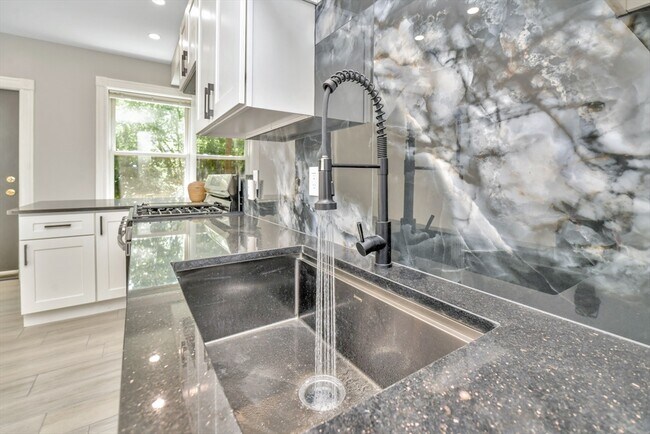 9A Ruthven St in Boston, MA - Building Photo - Building Photo
