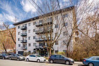 Place Decelles Apartments in Montréal, QC - Building Photo - Building Photo