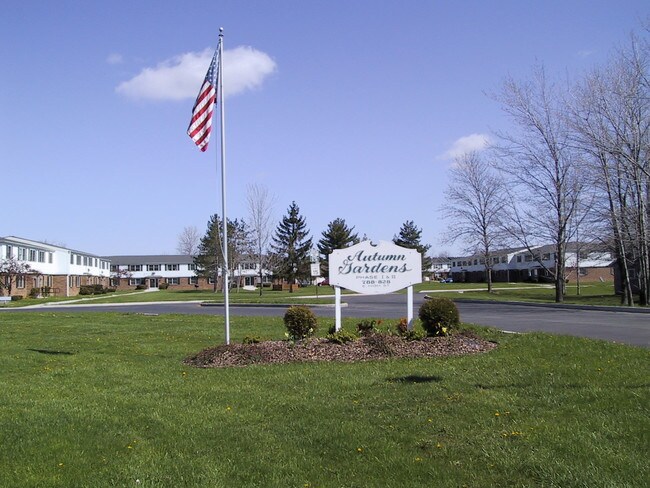 Autumn Gardens in Lockport, NY - Foto de edificio - Building Photo