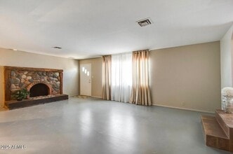 6445 S 32nd St in Phoenix, AZ - Foto de edificio - Building Photo