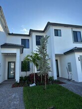 13637 SW 157th Pl in Miami, FL - Building Photo - Building Photo