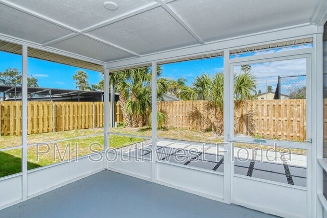 2233 Michele Dr in Sarasota, FL - Building Photo - Building Photo