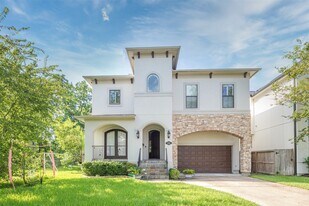 4321 Jim West St in Bellaire, TX - Building Photo