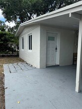 1045 NW 27th St in Miami, FL - Building Photo - Building Photo