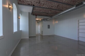 22 Cottage St in Middletown, NY - Building Photo - Building Photo