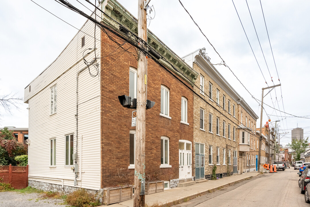 126 Saint-François Rue O in Québec, QC - Building Photo