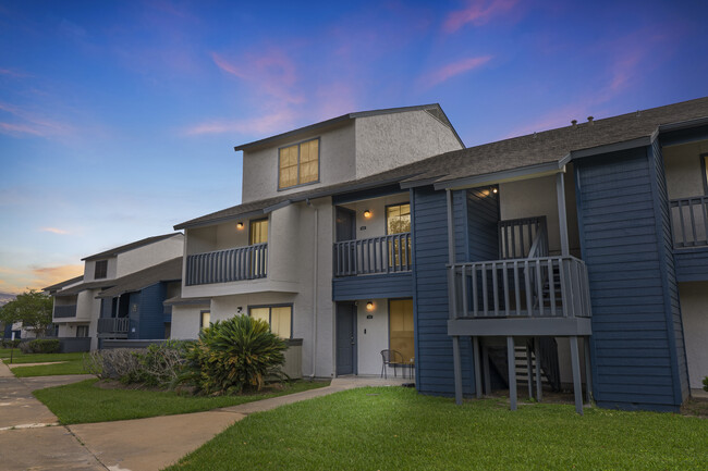Palm Village in Bay City, TX - Building Photo - Building Photo