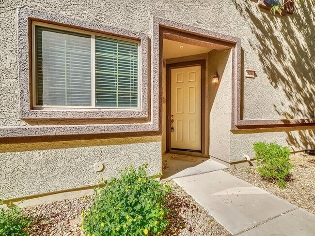 1330 S Aaron, Unit 3 in Mesa, AZ - Building Photo - Building Photo