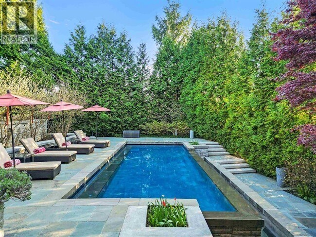 8112 Government Rd in Burnaby, BC - Building Photo - Building Photo