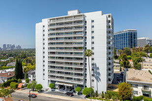 Doheny West Towers in West Hollywood, CA - Foto de edificio - Building Photo