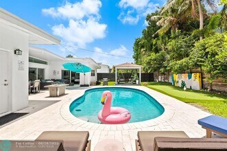 20000 Highland Lakes Blvd in Miami, FL - Building Photo - Building Photo