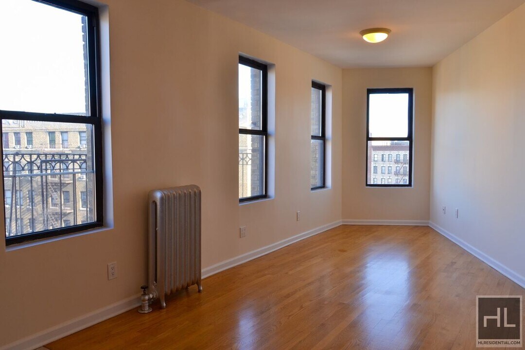 West 171st Street in New York, NY - Building Photo