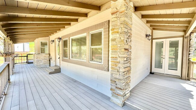 1686 Rice Canyon Rd in Fallbrook, CA - Foto de edificio - Building Photo