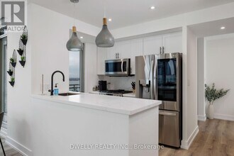 5 Mariner Terrace in Toronto, ON - Building Photo - Building Photo