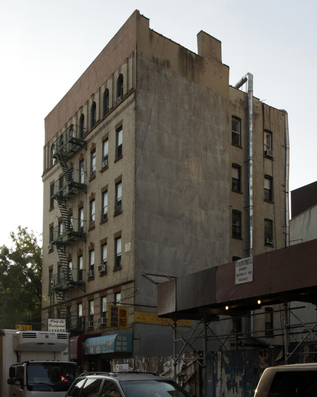 122-124 Hester St in New York, NY - Building Photo - Building Photo