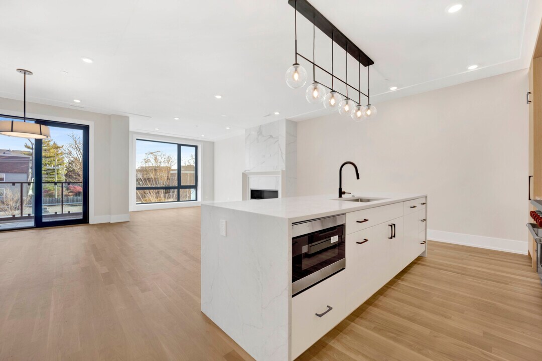 3358 N Ashland Ave in Chicago, IL - Building Photo