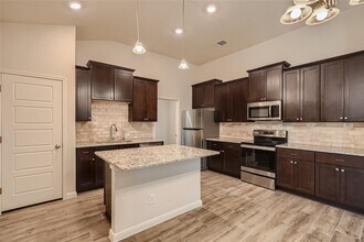 7727 Sunrise Cay in San Antonio, TX - Building Photo - Building Photo