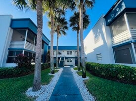 82 Normandy Ln in Delray Beach, FL - Building Photo