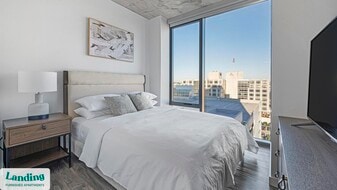 2010 West End Ave in Nashville, TN - Building Photo