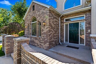 5852 S Jordan Canal Rd in Salt Lake City, UT - Building Photo - Building Photo