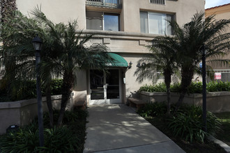 Miracle Mile Senior Housing in Los Angeles, CA - Building Photo - Building Photo