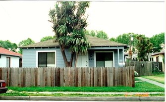 445 Rollins Rd in Burlingame, CA - Building Photo