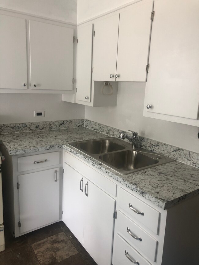 217 W High st, Unit 2nd Floor