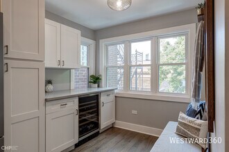 2344 N Oakley Ave in Chicago, IL - Building Photo - Building Photo