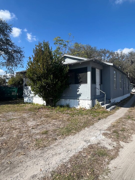 1050 E Main St in Lakeland, FL - Building Photo