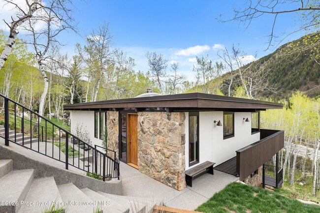 284 Eastwood Rd in Aspen, CO - Building Photo - Building Photo