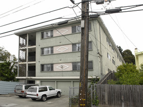 Palm View Apartments in Oakland, CA - Building Photo - Building Photo