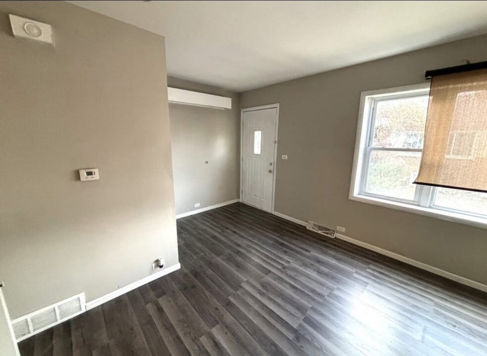 929 W North Ave, Unit Unit A in Villa Park, IL - Building Photo