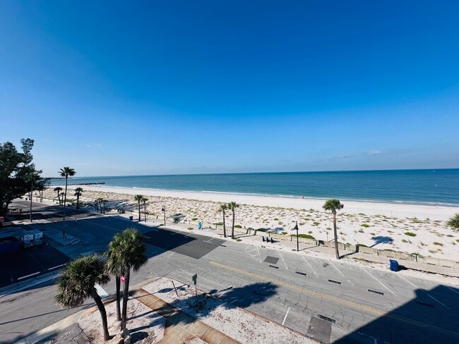 555 Gulf Way in St Pete Beach, FL - Building Photo - Building Photo