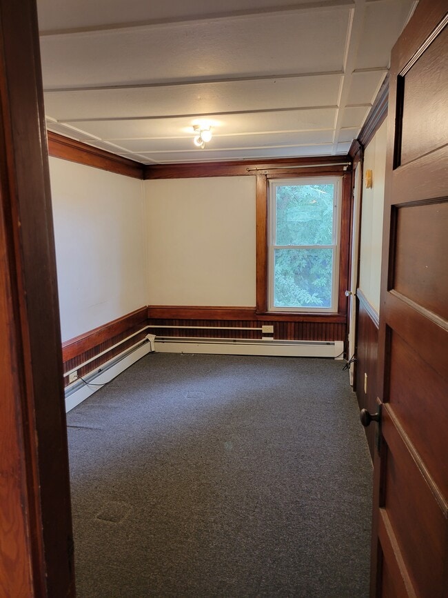 83 Elkins St, Unit Elkins St. Unit 4 in Franklin, NH - Foto de edificio - Building Photo