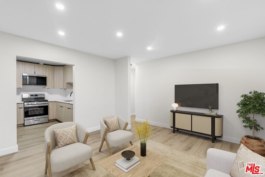 1333 Barry Ave in Los Angeles, CA - Building Photo