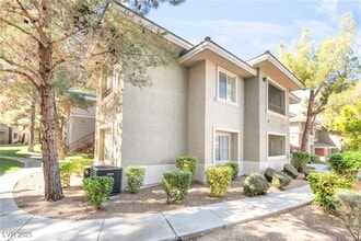 1008 Domnus Ln in Las Vegas, NV - Building Photo - Building Photo